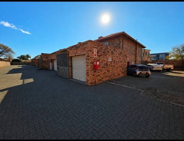 2 BEDROOM TOWNHOUSE FOR SALE IN NEW REDRUTH